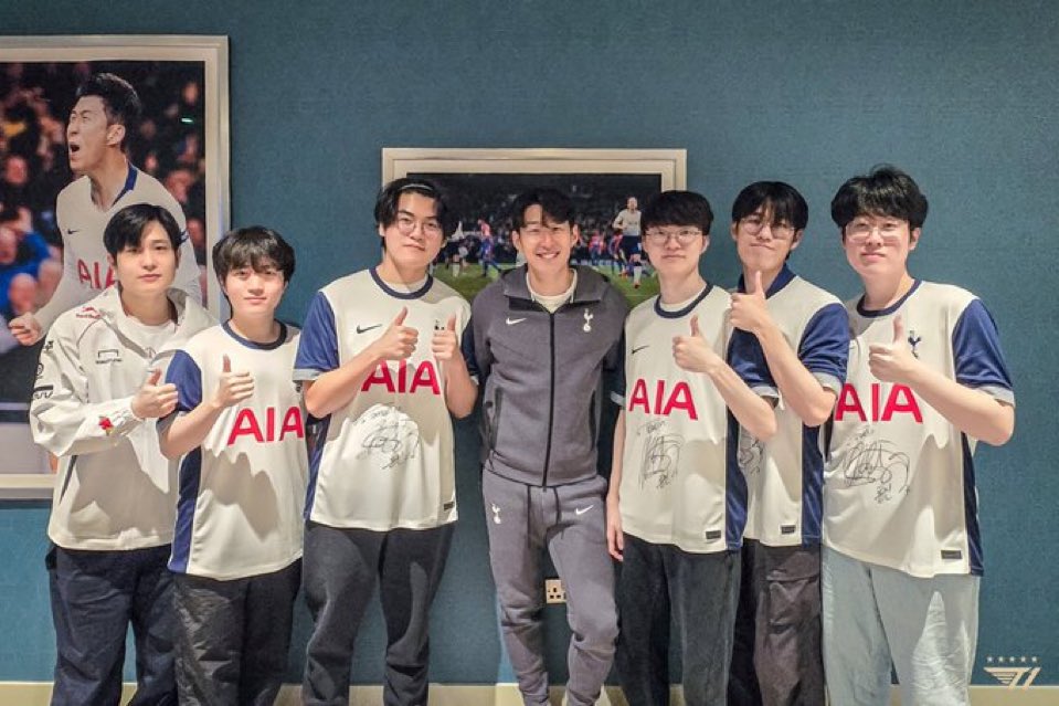Spurs_PT's tweet photo. 🇰🇷 Sonny + @T1LoL 😍 https://t.co/DAV2IuzllJ