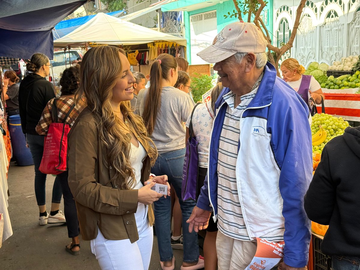 🚶🏼‍♀️Estos días estuvimos recorriendo las calles, mercados y tianguis del #Distrito4, compartiendo mi informe de actividades de la LXIII legislatura. 

Como siempre, ha sido un gusto escuchar a la ciudadanía y saber que me refrendan su apoyo para lo que viene. Seguiré siendo una