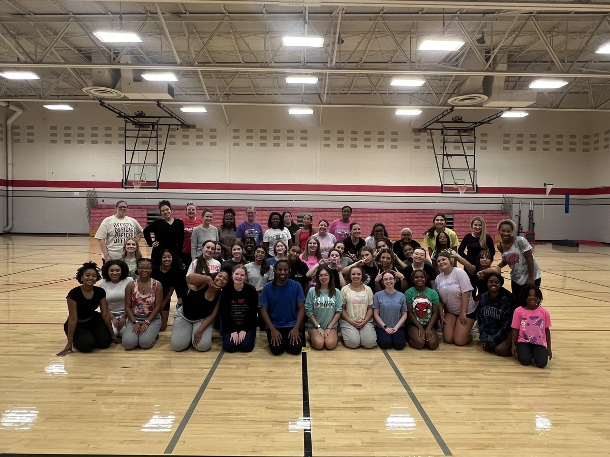 BHSElkStrutters's tweet image. We had SO MUCH FUN tonight at our Friends and Family Jazzercise class! Thank you Mr. Roland for a wonderful class! #youbettawork #OFIF