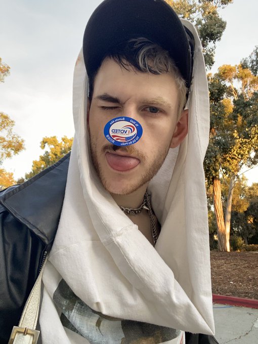 Watch druuuling 🤤's leaked NSFW photo on TwXstars