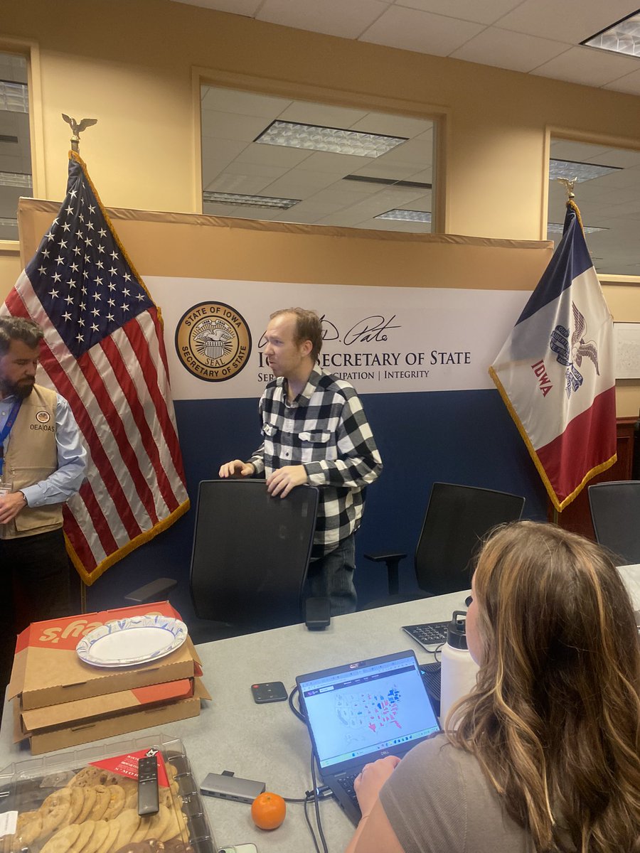 aislingbrady_'s tweet image. The Secretary of State @IowaSOS oversees elections in Iowa. 

Tonight visiting Iowa State Capitol we observed the #electionmonitoring taking place here. 

Results are set to be announced later tonight. 

#ElectionDay