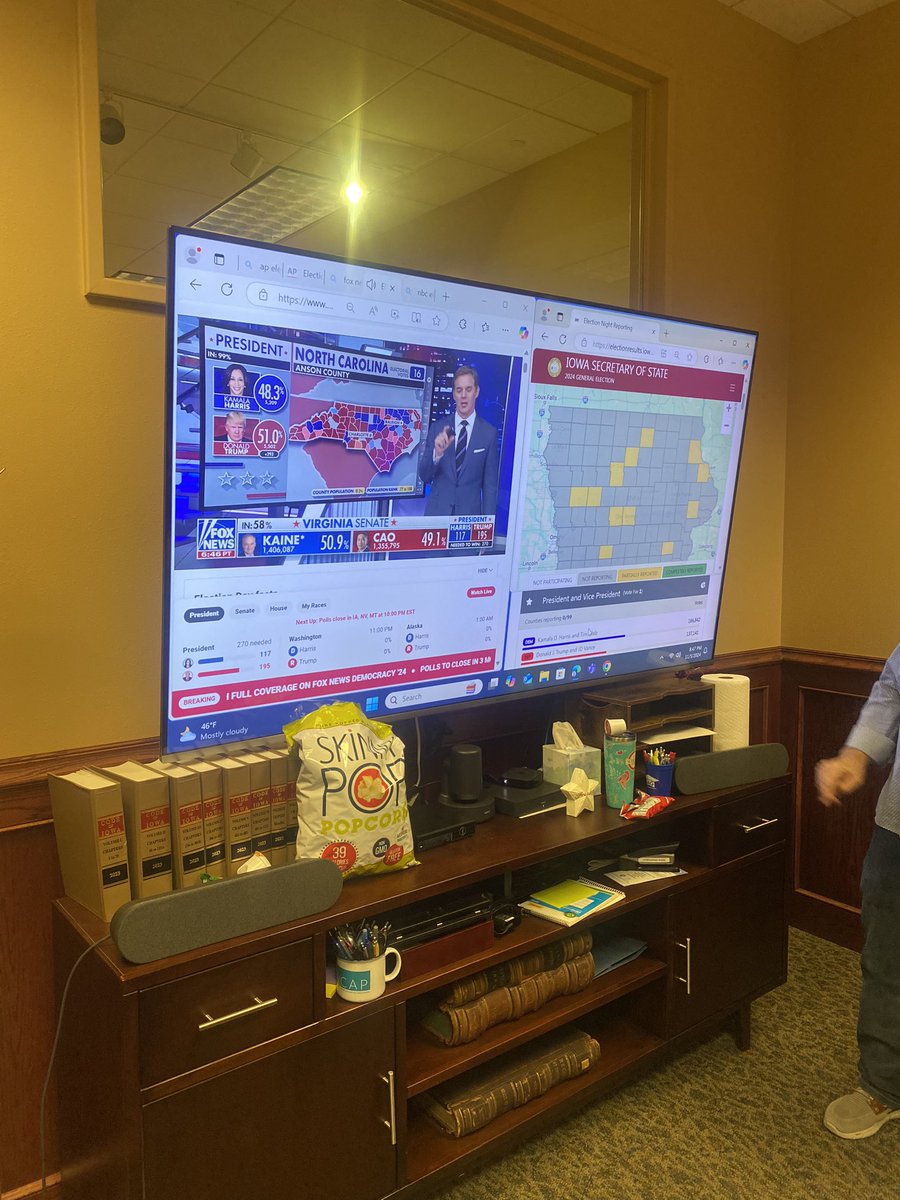 aislingbrady_'s tweet image. The Secretary of State @IowaSOS oversees elections in Iowa. 

Tonight visiting Iowa State Capitol we observed the #electionmonitoring taking place here. 

Results are set to be announced later tonight. 

#ElectionDay