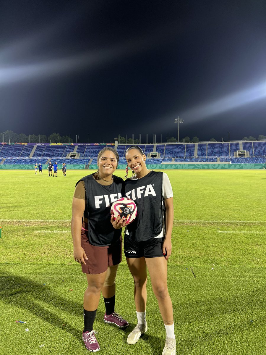 CarolineHamilt7's tweet photo. (La cancha siempre será el mejor lugar de escape para los sentimientos) 

Oficialmente un capítulo más del fulbito cerrado! 
 
The End❤️✨ https://t.co/dG17Uzd1J1