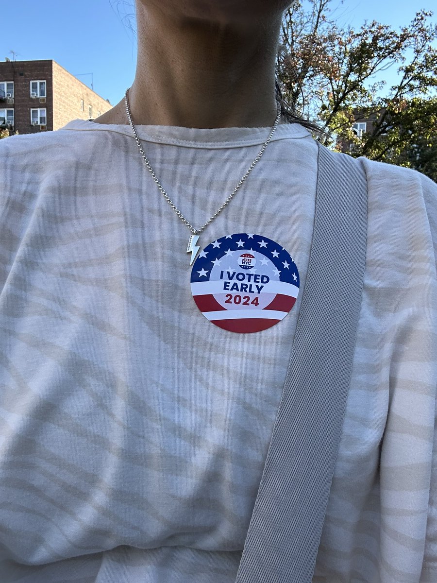 jules🦇 tweet media