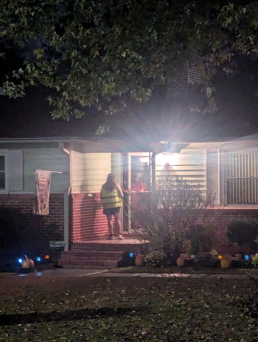 courtney tweet media