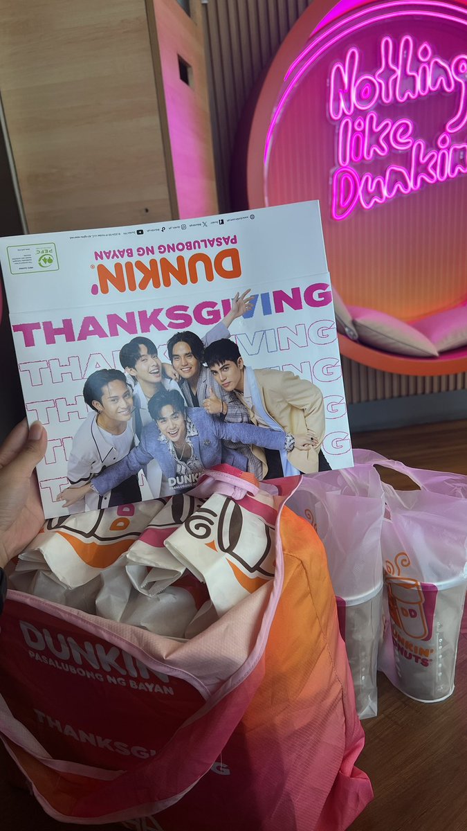 vestarnisuson's tweet photo. Claimed it 🥺
Salamat sa tips ng mga kaps ko na ipalagay na lang sa paper bag mga donuts para di madumihan mga igop sa box haha. May bayad sya, 6 pesos for 4 bags for 2 famous bundles hehe
#dunkinxsb19 #dunkin @dunkinph @SB19Official https://t.co/tWOKXoq55M