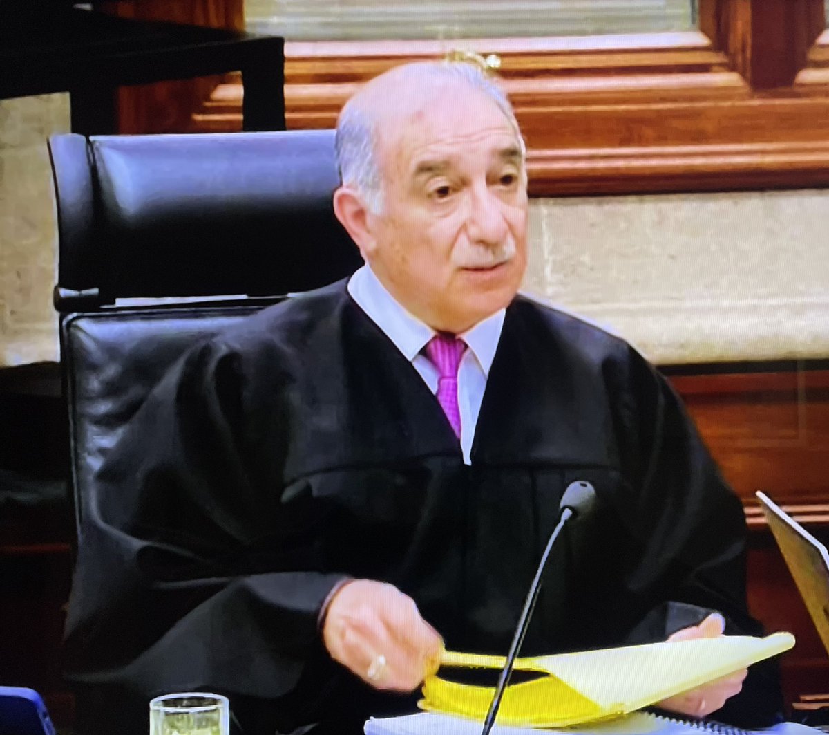 RicardoAlemanMx's tweet photo. Se llama Alberto Pérez Dayán!
En la historia es uno de los mayores traidores a la patria!
Qué adjetivos se merece?
Empiezo: "COBARDE" https://t.co/M35Y8w2rmU