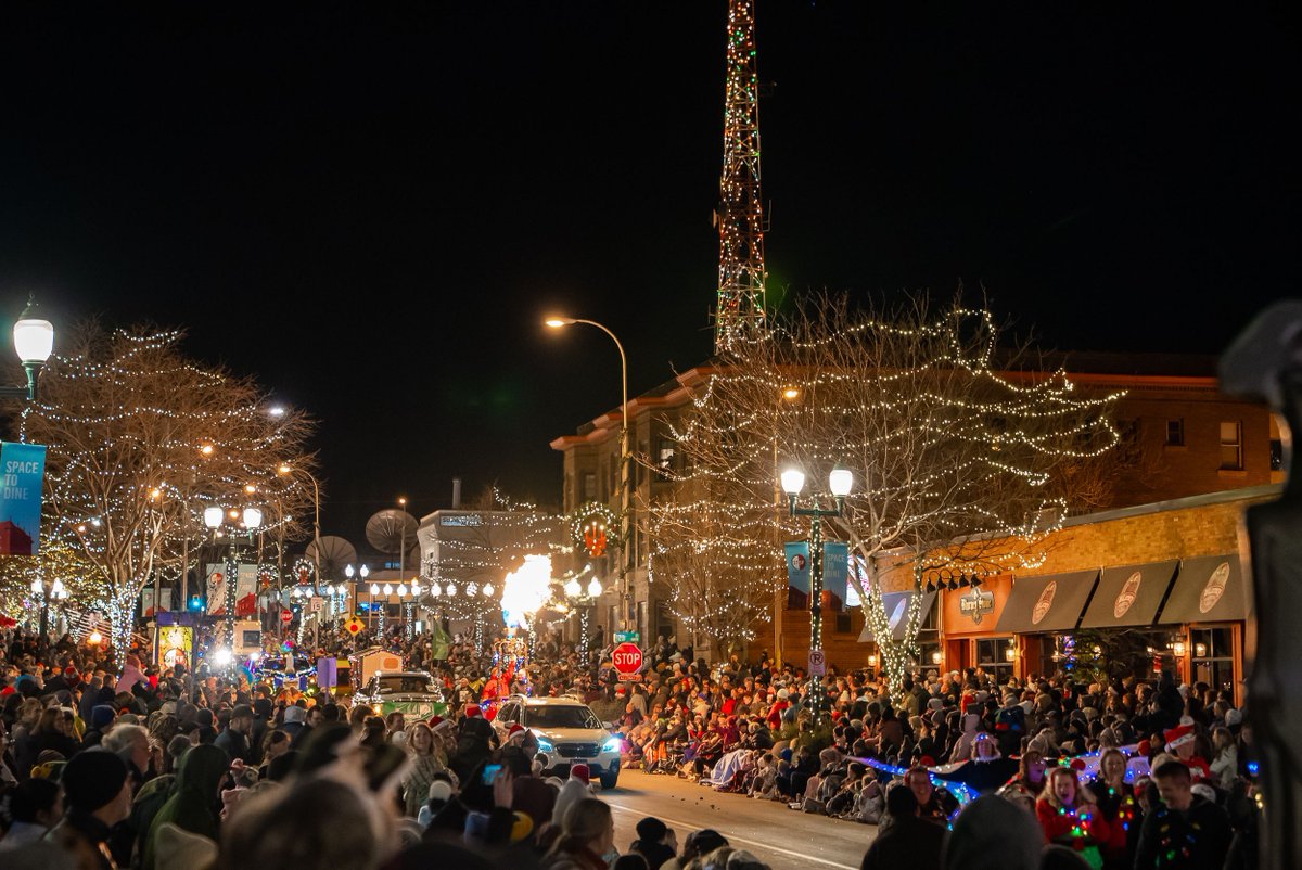 Sioux Falls, mark your calendars! 📅 The 32nd Annual Parade of Lights is back in Downtown Sioux Falls on Nov 29 at 7:30 PM. Come watch as local organizations and businesses light up the night with festive holiday floats! 🎉✨ 

#ParadeOfLightsSF #SiouxFalls