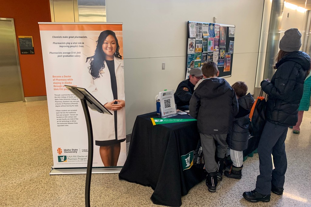 UAACOH's tweet photo. Our COH programs offered a healthy dose of fun and learning at STEM Day!
Families enjoyed hands-on activities and info from AK WWAMI, MEDEX, Medical Laboratory Science, Pharmacy, and AK AHEC. 
Learn more about our programs: https://t.co/PCW8E14beb 
#uaalife #uaacoh #uaacommunity https://t.co/OX6bCnxJgM