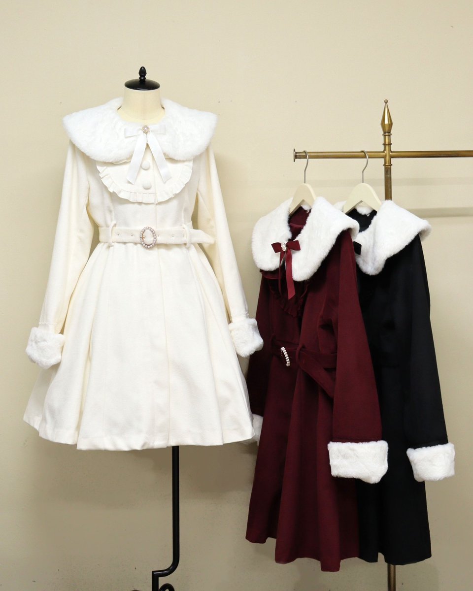 New Item☑︎ 販売中📢 🏷️パールベルト付ヨークフリルコート Price