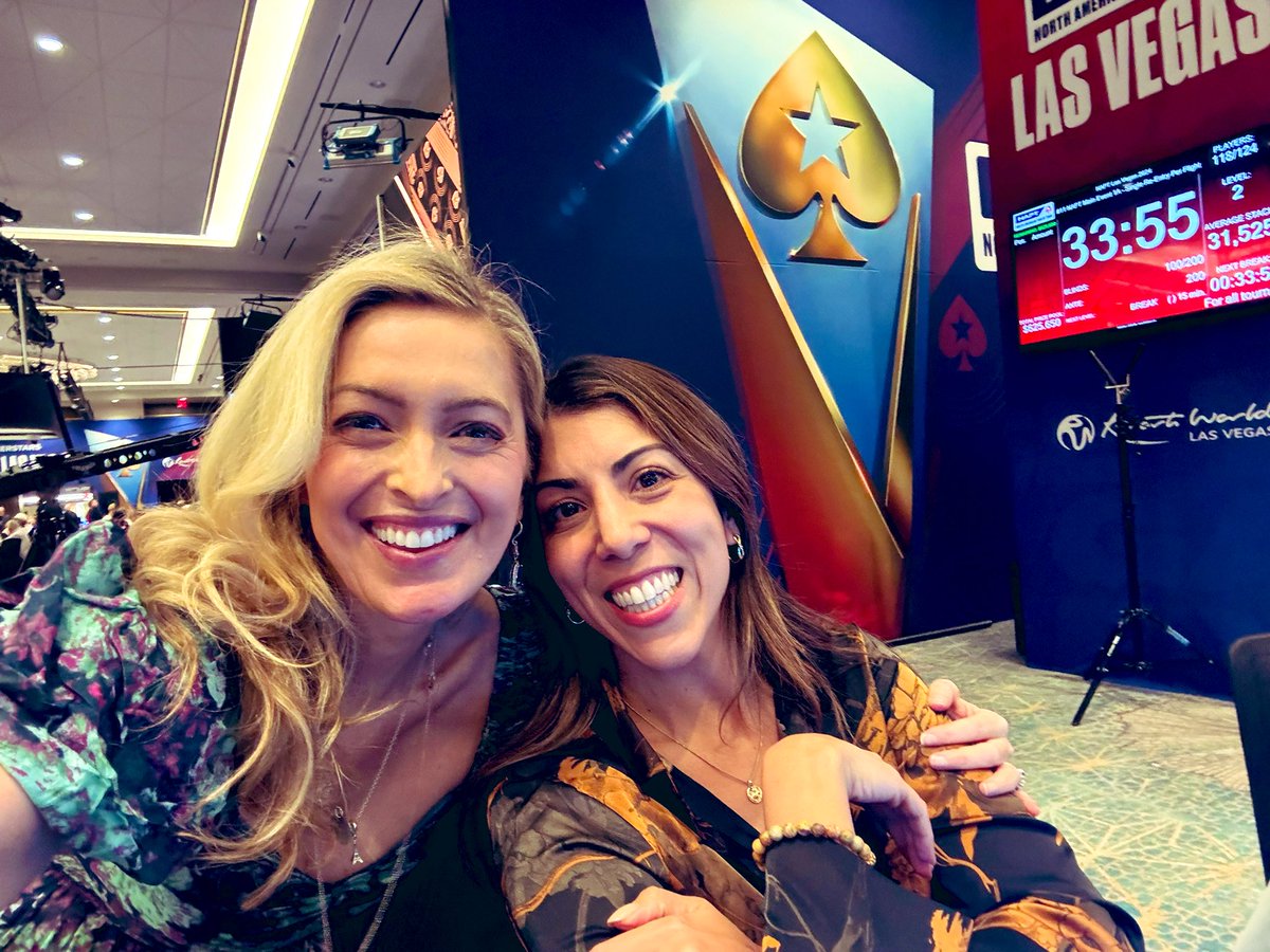 LuckyJadeJules's tweet photo. North American Poker Stars ♠️ Of Selfies 🤳🏼 With Beautiful 🥰 Ladies 👯‍♀️ @PokerStarsUSA @PokerStarsLIVE @PokerStarsWomen @ResortsWorldLV @RunGoodGear #TeamRunGood https://t.co/fDtEXkdJXL