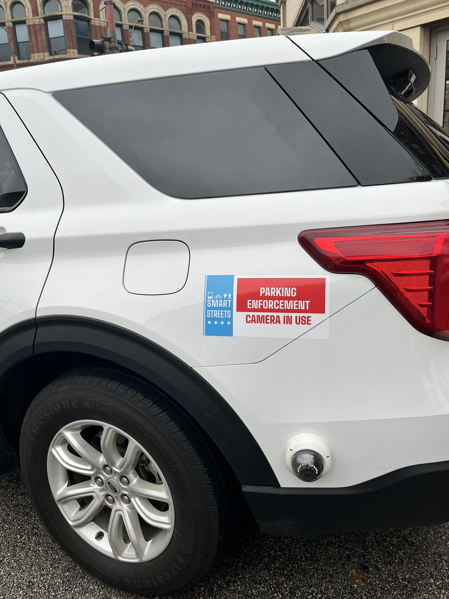 ChicagoDOF's tweet image. The Smart Streets 2-yr pilot has launched w/8 enforcement vehicles! The program goal—improve bus travel times &amp;amp; safety for cyclists who often have to ride around illegally parked vehicles. Be smart, avoid a ticket. No parking in bus &amp;amp; bike lanes. chicago.gov/smartstreets