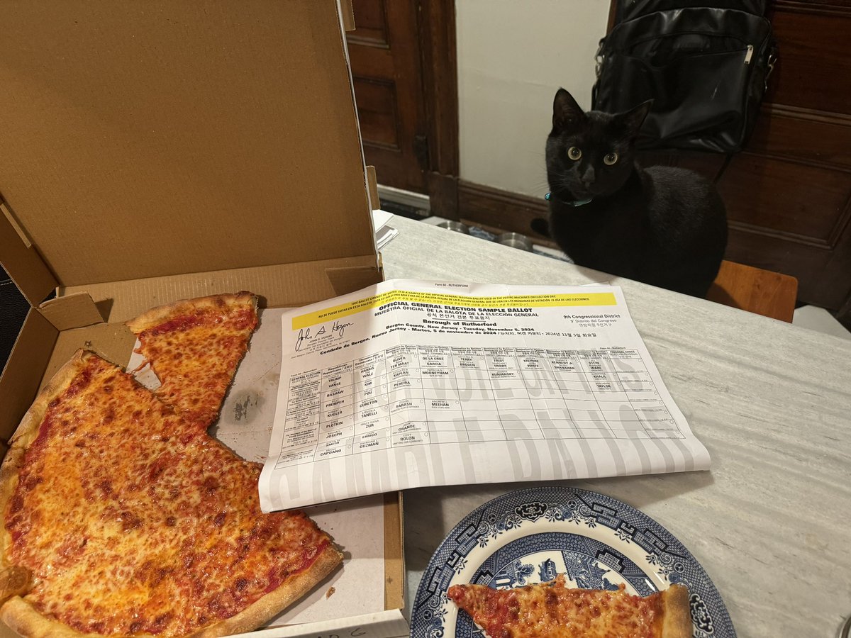 jaimw93422903's tweet photo. @EllenYChang thank you for the #PizzaForReporters. It’s nice to be included in election night pizza after a lay off. https://t.co/VoWje1iyA0