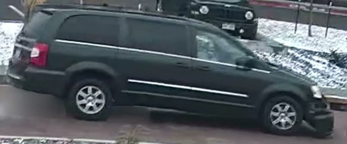 MackenzieStaf's tweet image. SEARCH UNDERWAY: Have you seen this minivan? El Paso County Sheriff's Office believes this is the car that struck and killed 47-year-old Kristy Kerst. krdo.com/news/2024/11/0…