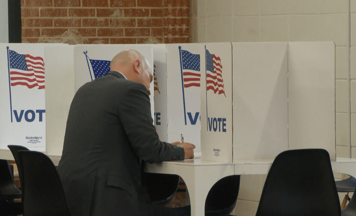 #BREAKING: Former President Donald Trump won Mississippi on Tuesday, claiming the state’s six electoral votes. Republican Sen. Roger Wicker won reelection to a U.S. Senate seat representing Mississippi. trib.al/sDMxDW6