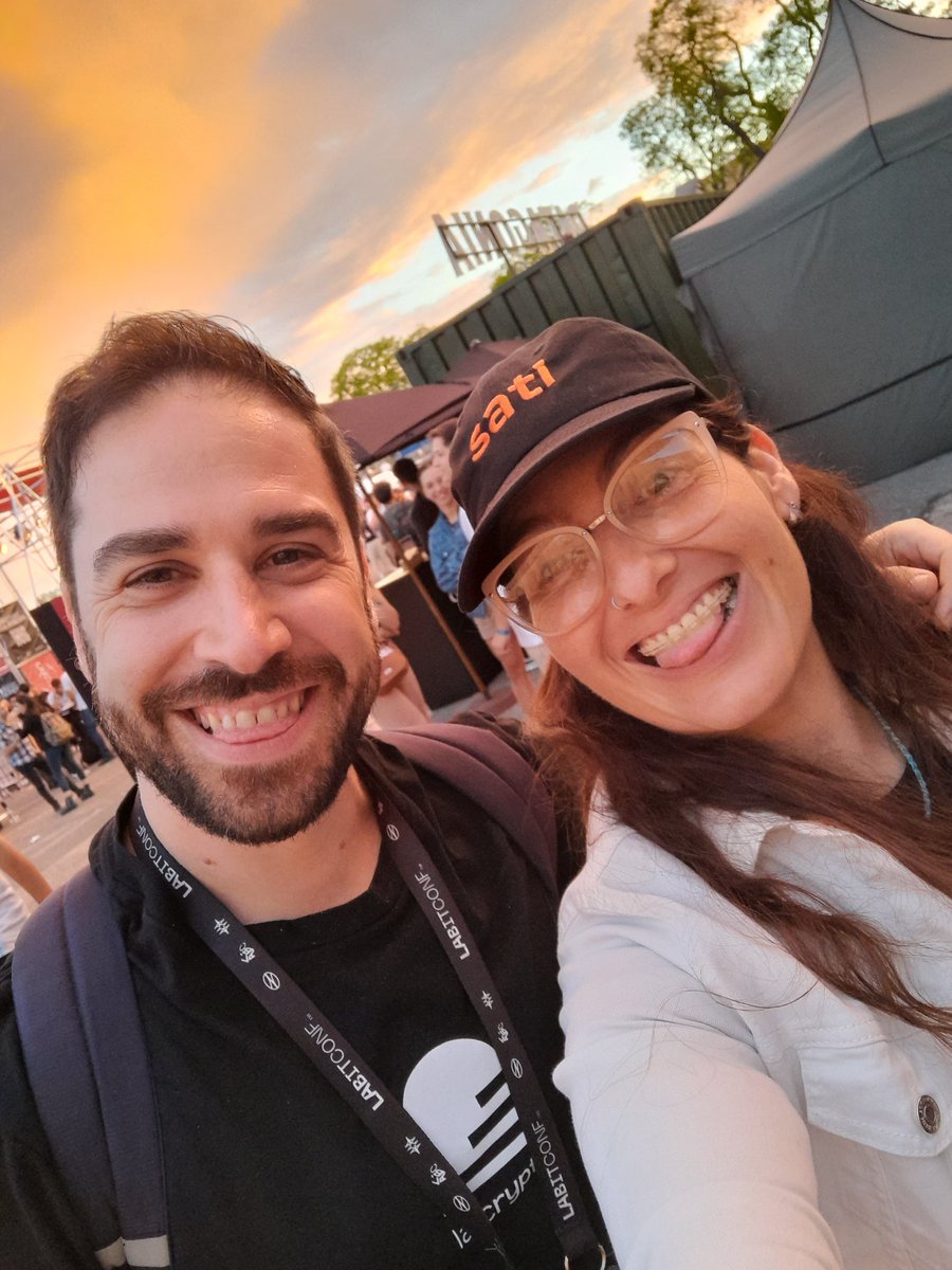 crypto_mimi05's tweet photo. Llegamos con otra tanda de lo que fue @labitconf este fin de semana.
Esta vez con los amigos de @LaCryptaOk que como siempre tienen la mejor onda!!
En orden arriba: Agus, Rapitax, Mariano y Guada, abajo: Capitán escabio, Jota y Sele.
#labitconf2024 #lacrypta #Bitcoin https://t.co/PMbrGyoIgw