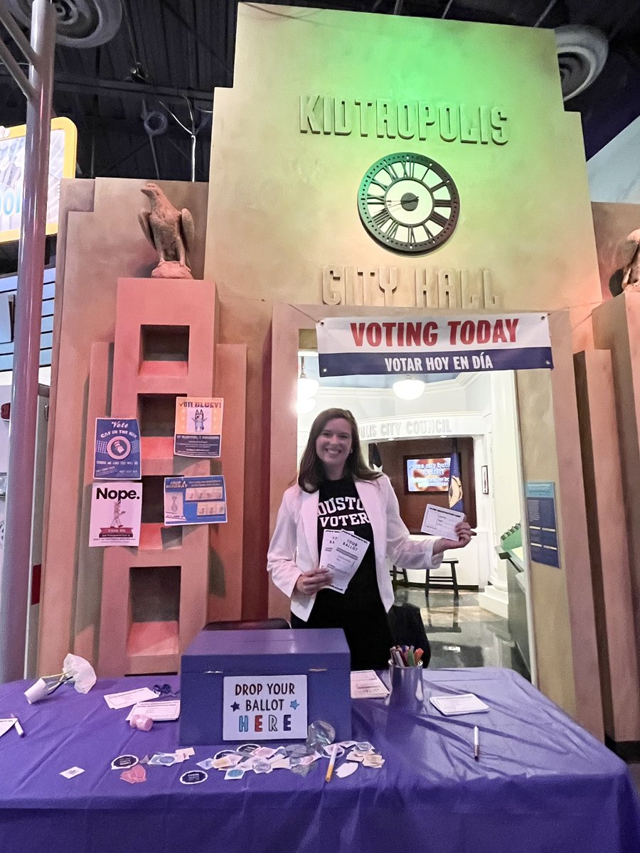 Spent the afternoon running a mock election for Kidtropolis Mayor and reading to future voters. It was good for the heat after all the work we’ve been doing this election season. 🇺🇸🎉🇺🇸 <a href="/LWVHouston/">The League of Women Voters of Houston</a> <a href="/cmhouston/">Children's Museum Houston</a>