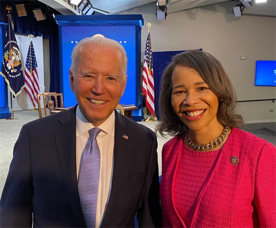 🚨 BREAKING: History made! 🎉 Lisa Blunt Rochester has won the U.S. Senate race in Delaware, breaking barriers as the state’s first Black senator and first woman to hold the seat!

She’s now only the fourth Black woman ever to serve in the Senate. A powerful moment for Delaware