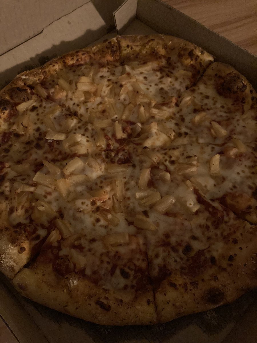 Election night pizza is here! Yes it has pineapple. It’s my favorite 😍