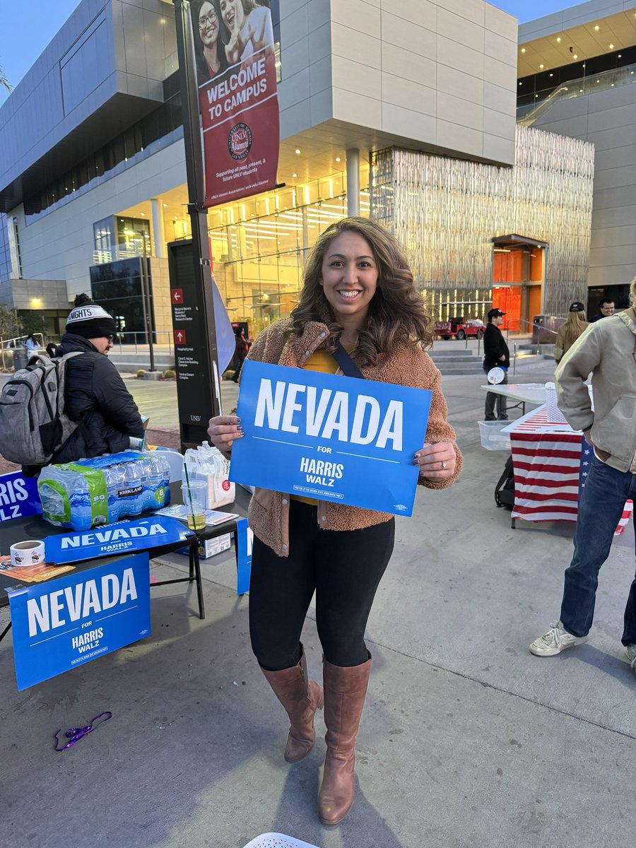 Stopped by <a href="/unlv/">UNLV</a> to pass out snacks and remind young voters to stay in line! This is how we win!