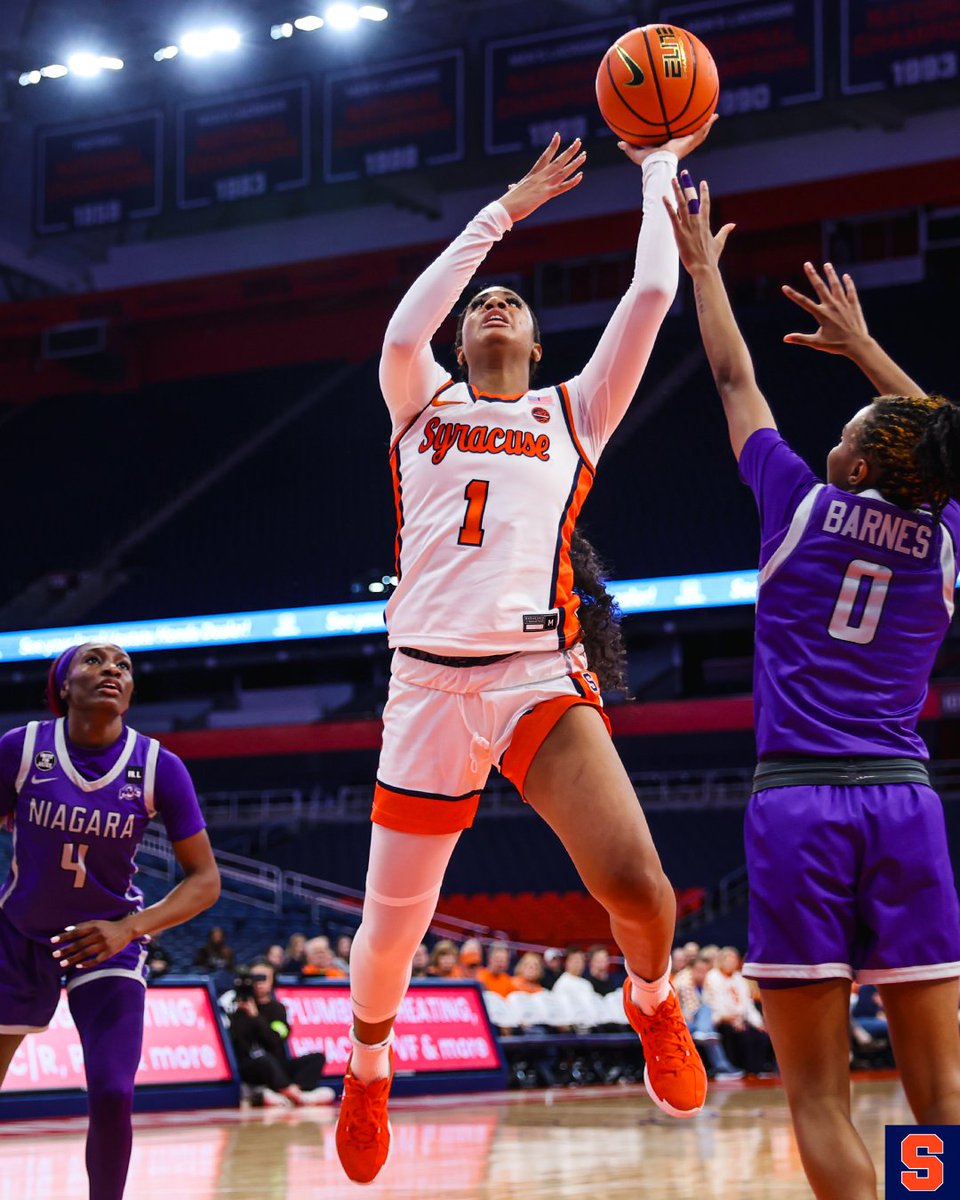The 🔑 to success? Have Keira Scott on your team. 

The freshman has 10 points &amp; 6 rebounds in her SU debut. 

5 minutes to go in Q3.