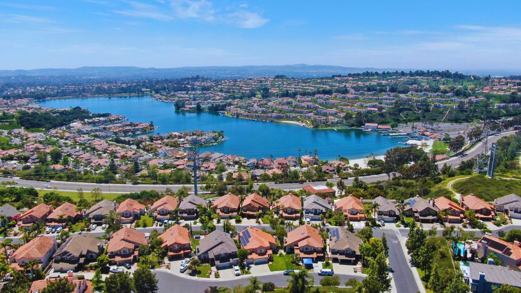 JayValento's tweet photo. Discover Upscale 55+ Homes for Sale at Casta Del Sol in Mission Viejo, CA https://t.co/rvax6Br3XO via @hometourjay  (Published by Jay Valento, Realtor at Fathom Realty Group, DRE 01159553) https://t.co/96sxWSnpQ8