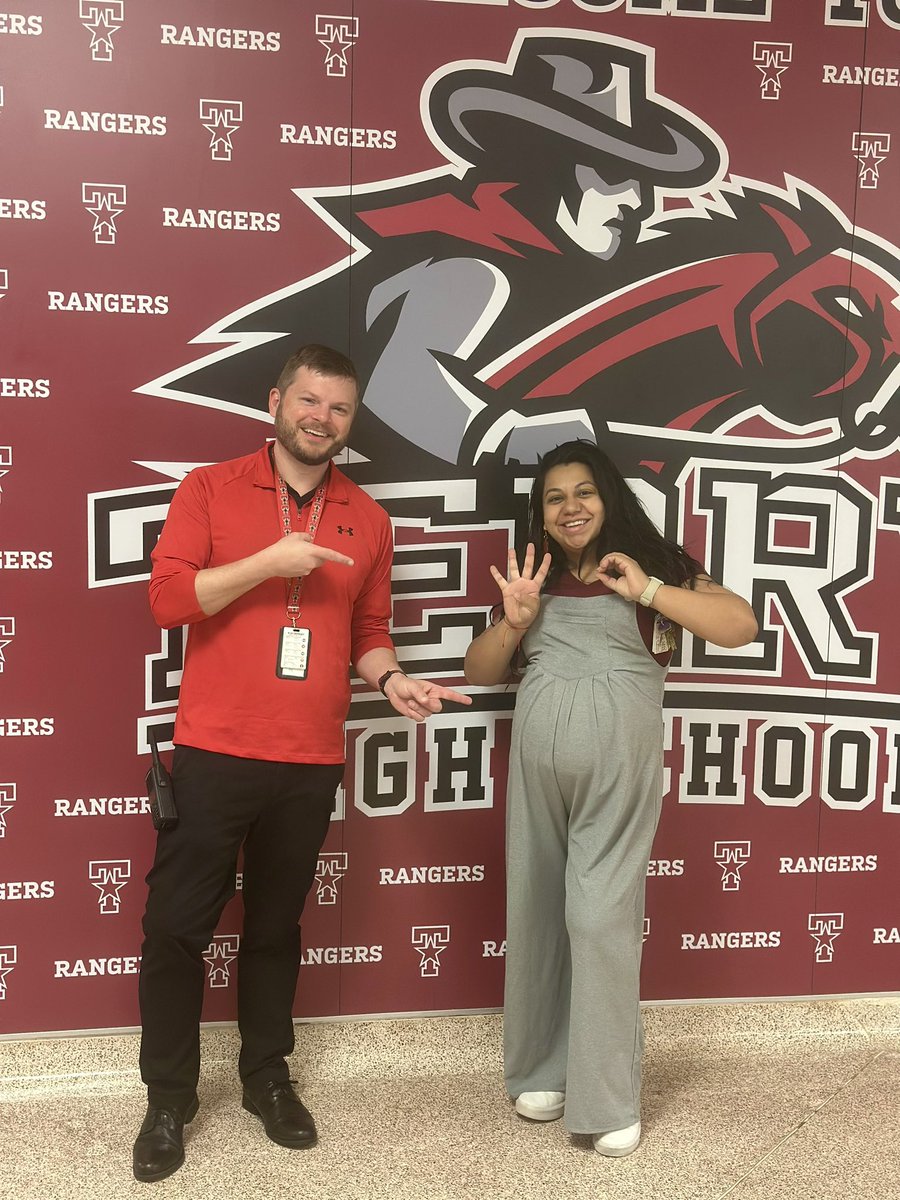 theSenoraRivera's tweet photo. When your AP says you won’t make it to your #DueDate, and you had to prove him wrong 😅😅😅 I made it! Never #underestimate an #English #Teacher! #40weekspregnant #understoodtheassignment #pregnant #Can’tStopWon’tStop #Unstoppable https://t.co/GRBZcId7pC