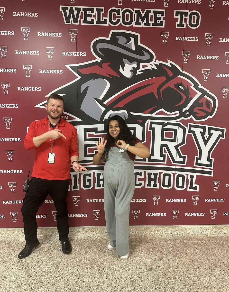 theSenoraRivera's tweet photo. When your AP says you won’t make it to your #DueDate, and you had to prove him wrong 😅😅😅 I made it! Never #underestimate an #English #Teacher! #40weekspregnant #understoodtheassignment #pregnant #Can’tStopWon’tStop #Unstoppable https://t.co/GRBZcId7pC