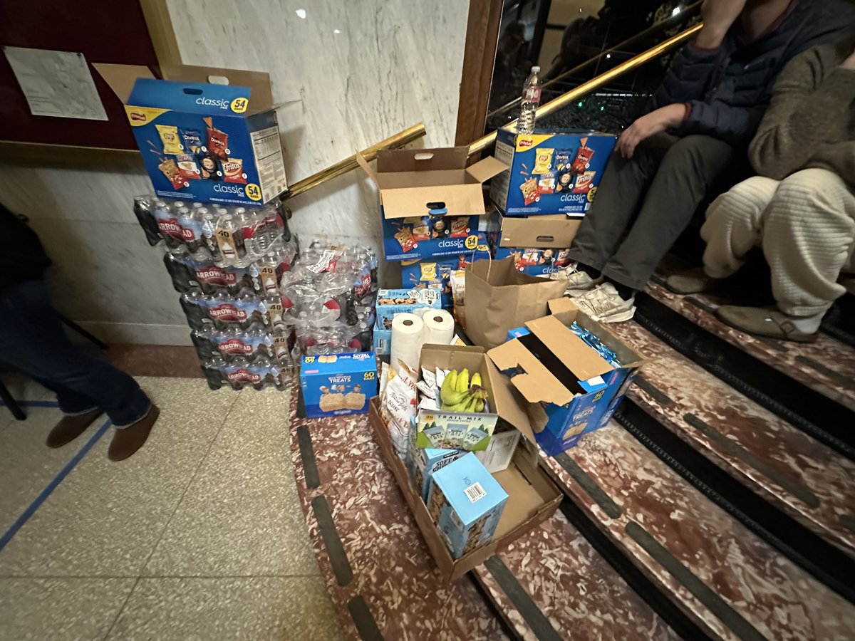 The current line to vote in person or register to vote at the Lewis and Clark County Elections Office. A man near the front of the line said he’s been in line for 2.5 hours. Elections workers are telling people it’s about a 3-hour wait. Some groups brought pizza and snacks #mtpol