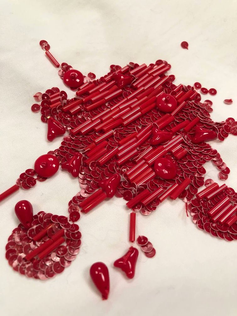 onipro's tweet image. ディオール・オムの血痕刺繍シャツ。100年に渡りオートクチュール刺繍を専門に手がけるフランスのアトリエ、メゾン・ルサージュによるもの。