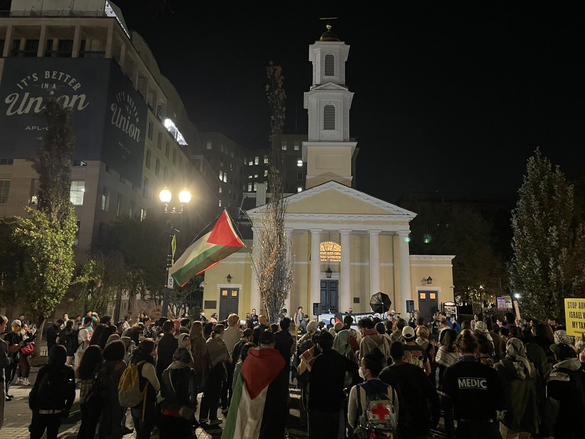 Black Lives Matter Plaza on election night. What a throwback. 

Monitoring protests in the DMV tonight with the wonderful <a href="/esilverman11/">Ellie Silverman</a>.

#electionday