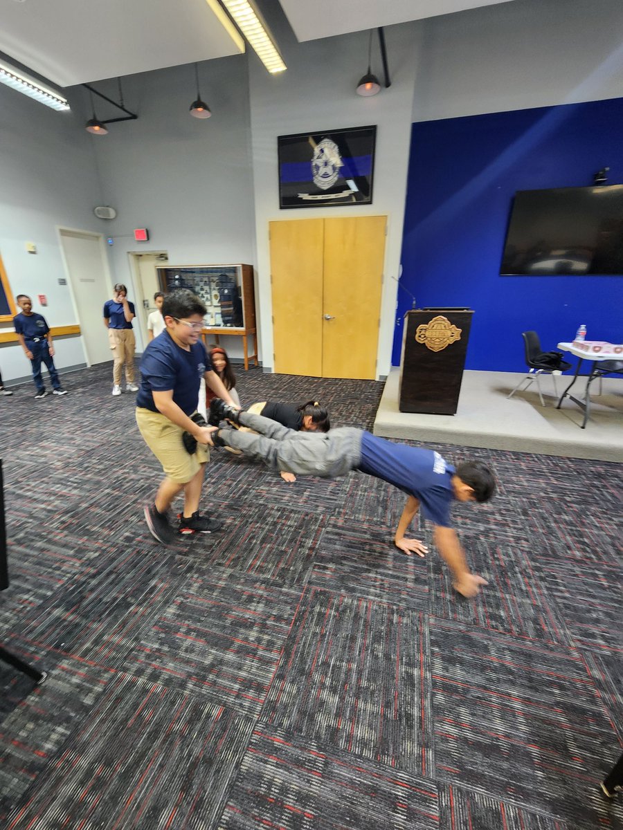 Officer Scott went over etiquette and manners with the Junior Explorers tonight! 🤝 The meeting ended with a friendly competition of wheel barrel races 🏁 <a href="/DallasPD/">Dallas Police Dept</a> #TeamWork