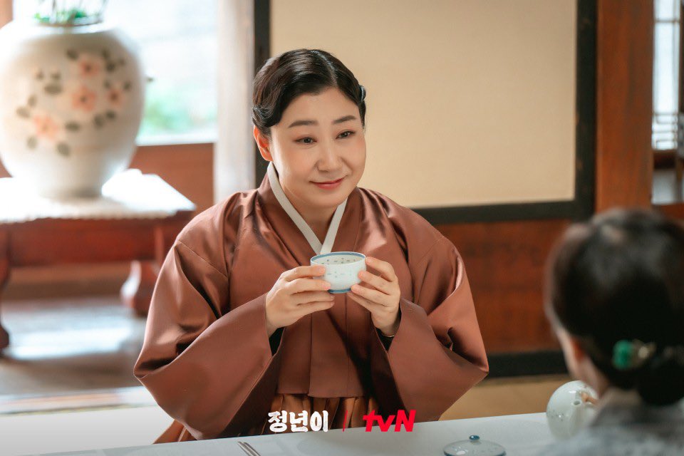 Ramiran_FCN's tweet photo. 🤎🤎 <정년이> 현장포토.
cr.tvn

#라미란 #罗美兰 #ramiran 
#정년이 #正年 https://t.co/yQBFb7chMV