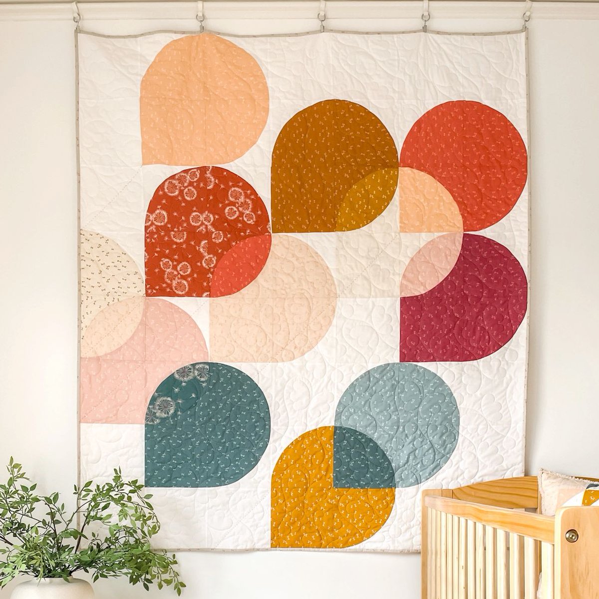 ArtGalleryFab's tweet photo. Quilts, pillows, coasters—oh my! Let’s dive into Fanciful! ✨🌈
https://t.co/QsgboQjJdx 

#AGFFanciful #ArtGalleryFabrics #Quilting #SewingProjects https://t.co/Wuc5bV6yyK