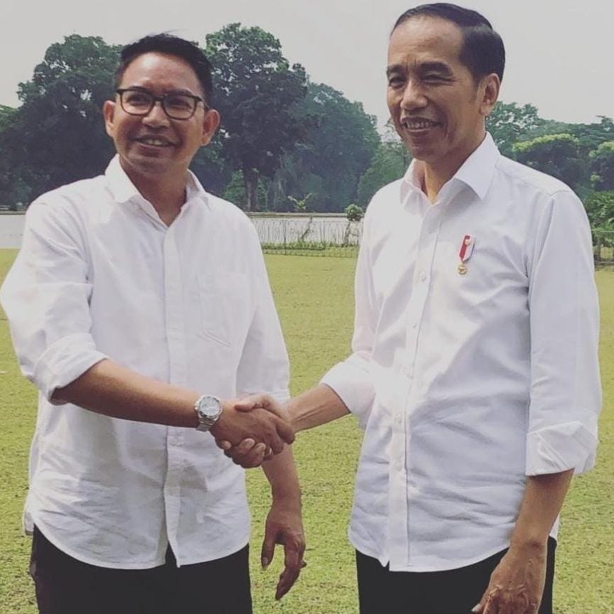 .
.
Kenapa ya .. Seakan-akan memeriksa apalagi Mentersangkakan Budi Arie itu kayak takut bener ??!!

Apa nunggu RESTU RAJA SOLO dulu ??!!!
Bahwa ternyata Meme yang beredar itu benar ??
"Berani Pecat Saya, Saya Bongkar Rahasia Negara"

Jadi Kalau BA ditangkep, bisa-bisa
RAJA SOLO