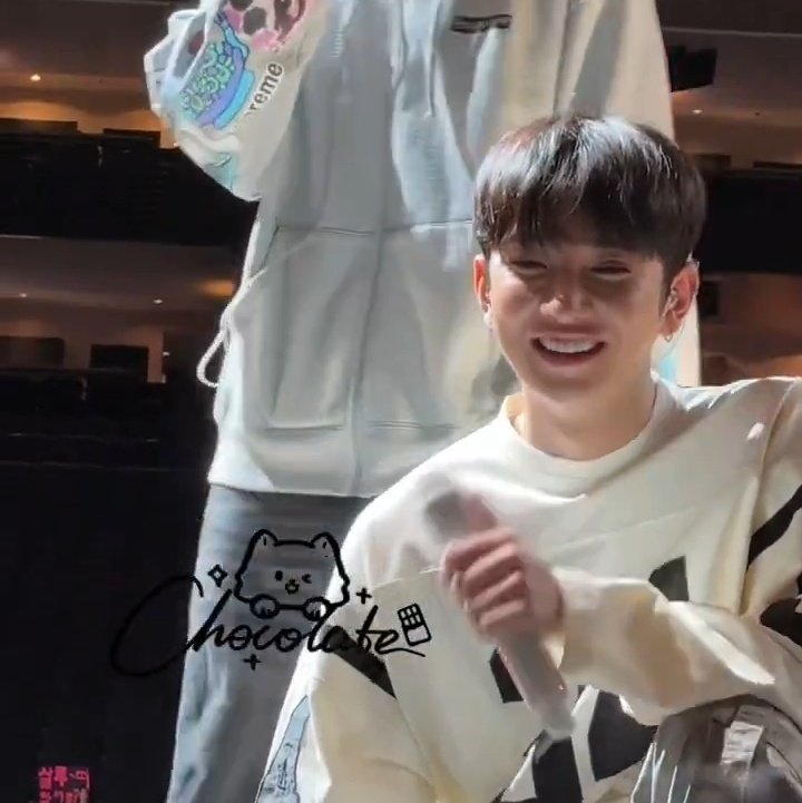 hjsbase's tweet photo. cutie shua for today's soundcheck! #조슈아 #JOSHUA https://t.co/94gPfqz5h2