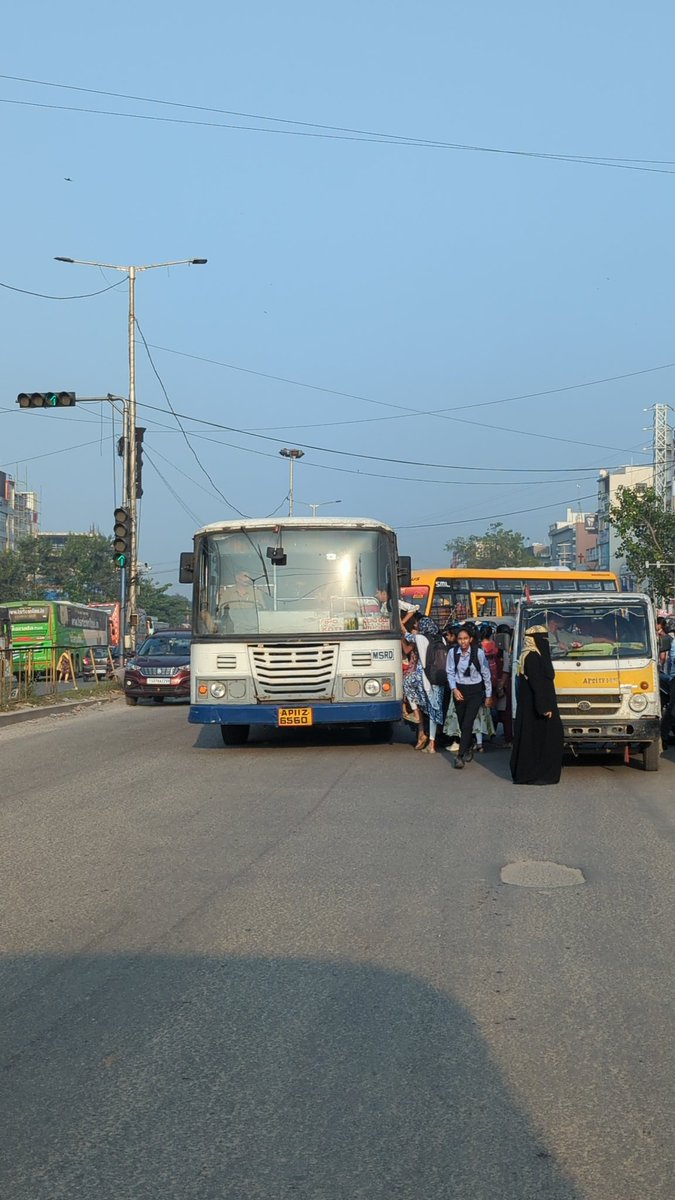 carikati's tweet photo. @SajjanarVC @tgsrtcmdoffice @MORTHIndia @HiHyderabad @Way2NewsTelugu @YakaswamyChalla Sir, this is the situation of commuters in Beeramguda, please train the staff to stop in bus bay only https://t.co/hf6yVWJcTa