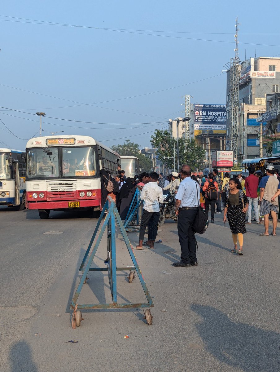 carikati's tweet photo. @SajjanarVC @tgsrtcmdoffice @MORTHIndia @HiHyderabad @Way2NewsTelugu @YakaswamyChalla Sir, this is the situation of commuters in Beeramguda, please train the staff to stop in bus bay only https://t.co/hf6yVWJcTa