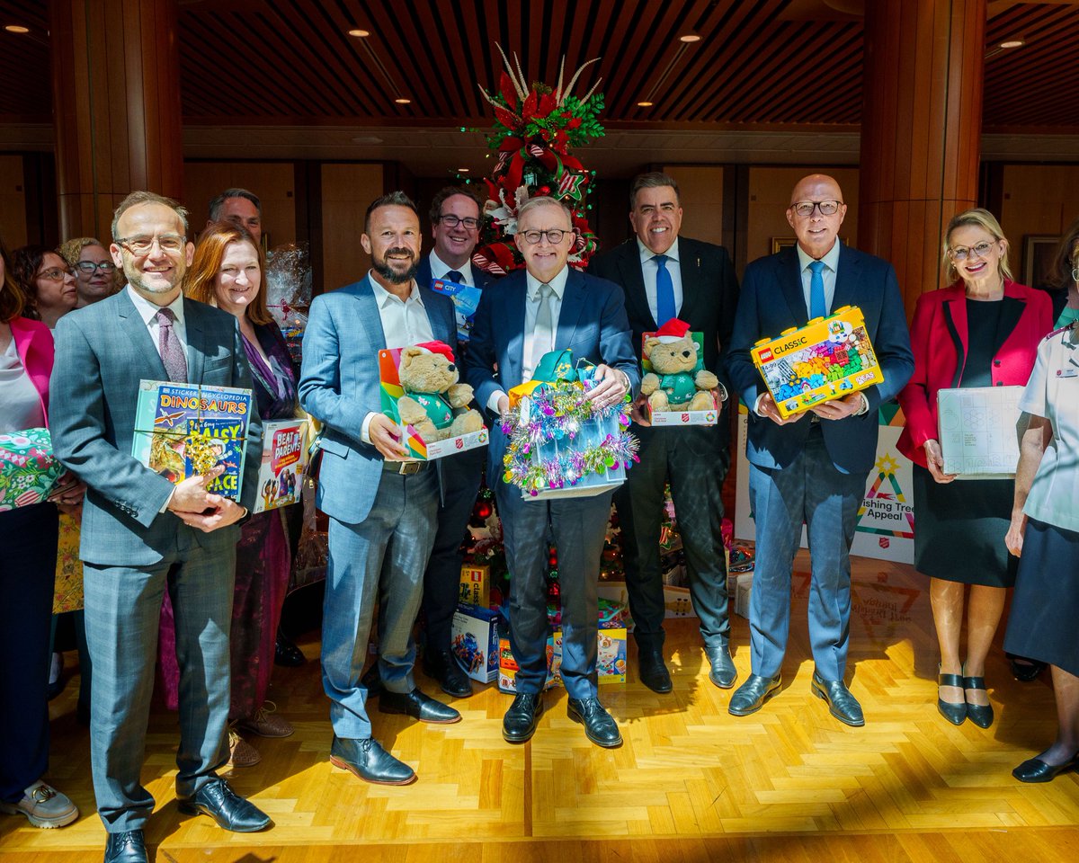 AlboMP's tweet image. The Kmart Wishing Tree helps make Christmas a little bit brighter for so many families in need. 

I'm proud it has support from across the Parliament. A huge thanks to all the Salvation Army volunteers, and to all those donating presents to this worthy cause.