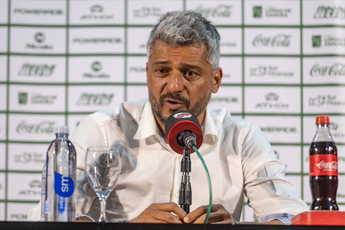 🇳🇬🚨 Por primera vez Munúa repetirá equipo.

Sanguinetti; Di Luciano, Maldo, Hernández, De Ritis; Núñez, Cañete; Galván, Nacho Rodríguez, Obando y Bruno Sepúlveda.