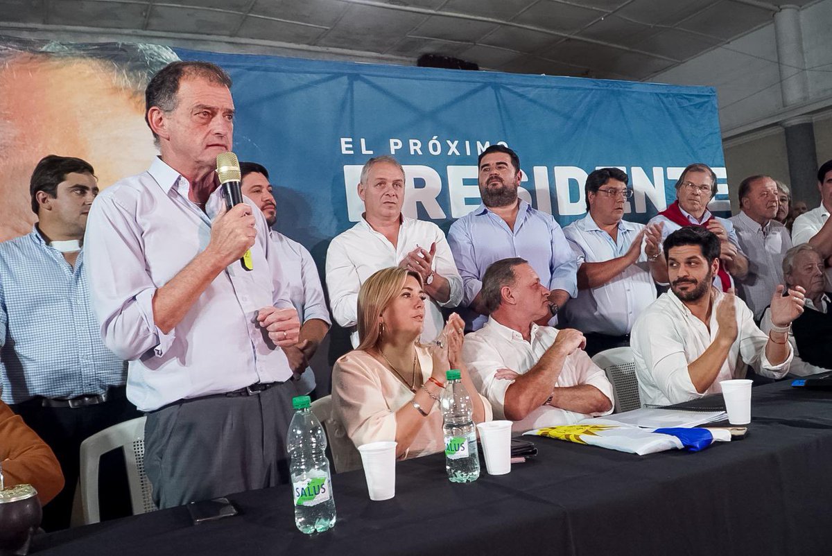 GuidoManiniRios's tweet photo. Hoy estuvimos, junto a los candidatos de los partidos que integran la Coalición Republicana, en San José, Trinidad, Durazno y Florida. Se dieron conferencias de prensa y mensajes al numeroso público presente.
El 24 se elige mucho más que un Presidente: se elige el rumbo del país! https://t.co/nOzwxS2Rvb