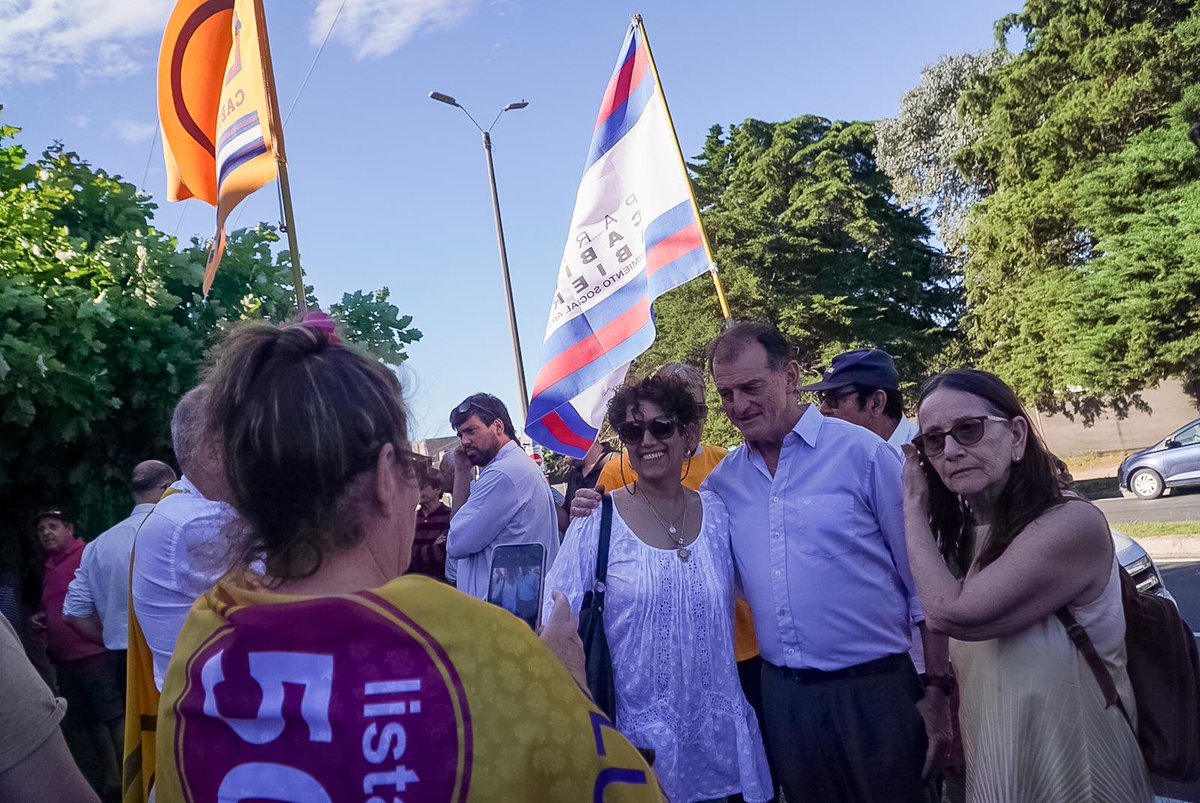 GuidoManiniRios's tweet photo. Hoy estuvimos, junto a los candidatos de los partidos que integran la Coalición Republicana, en San José, Trinidad, Durazno y Florida. Se dieron conferencias de prensa y mensajes al numeroso público presente.
El 24 se elige mucho más que un Presidente: se elige el rumbo del país! https://t.co/nOzwxS2Rvb