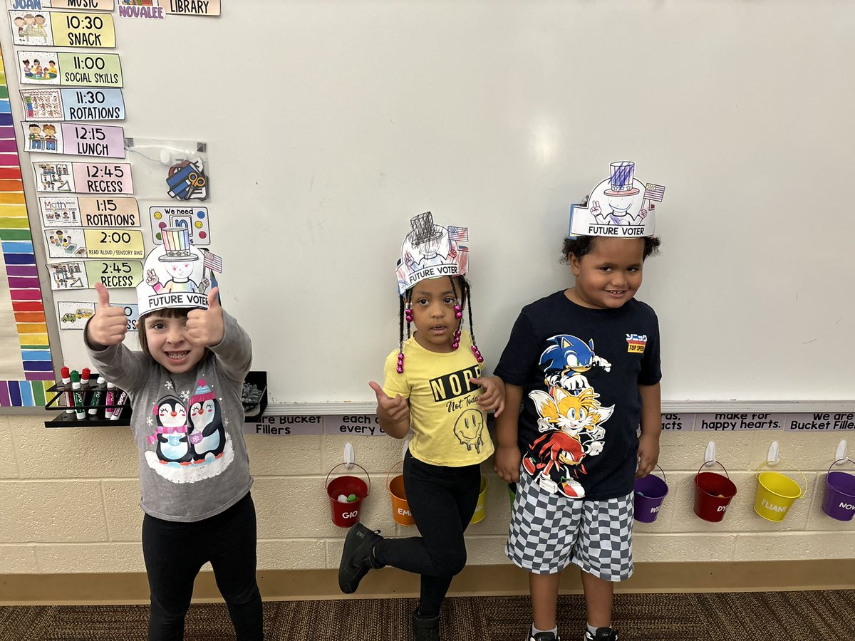 missfreeman25's tweet photo. Room 5 learned what an election was today and we had so much fun practicing by voting for our favorite type of pet!! Dog was the winner!! 🐶🇺🇸 https://t.co/I5qD7WL6Yh