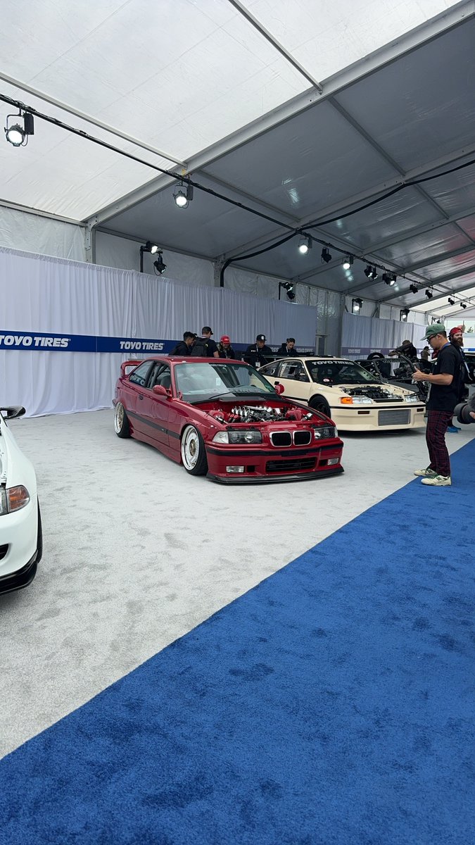 hikaru1511's tweet photo. 僕の夢だったSEMASHOWへ展示する事が出来ました。

場所はTOYOTIRES Treadpass
今日からの4日間もし会場に来られる方はお会いしましょう。

日本で作って船でアメリカへ送って、アメリカで最終仕上げしてラスベガスまでトレーラーで持って行って展示です。

ボディはオールウェルドのワイドボディ
エンジンルームもリブ入れてフルシェイブドです。

#SEMASHOWで会いましょう
