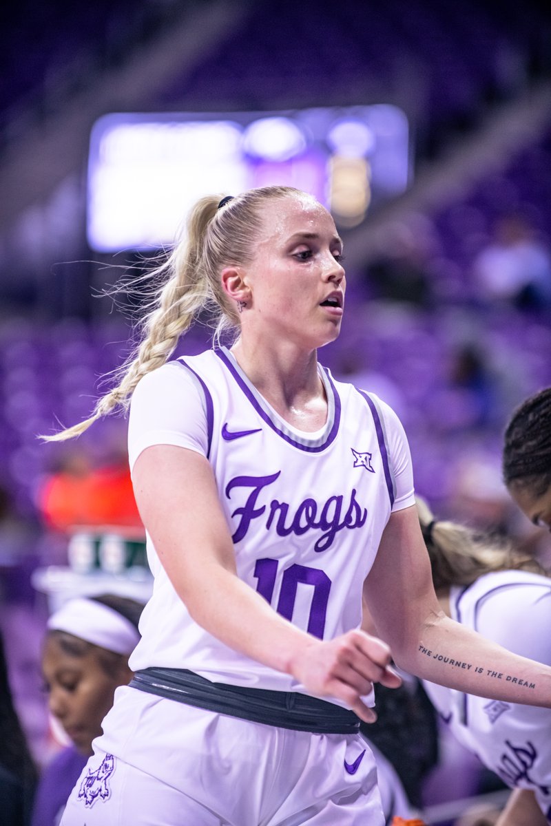 Have a debut, <a href="/haileyvanlith/">HVL</a> ‼️

21 pts, 7 ast, 6 stl and 5 rbs for the Olympian

#GoFrogs