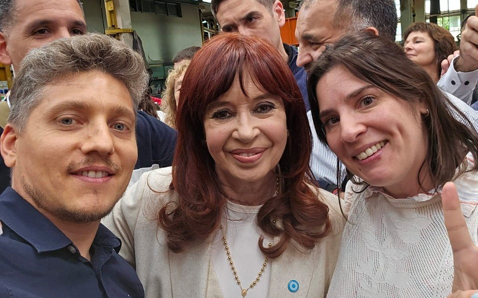 oecyt_arg's tweet photo. 📢 Hoy acompañamos a @CFKArgentina en Avellaneda junto al entramado PyME nacional, en la fábrica Vetrano SACIFI: "Es fundamental reformular el sistema científico argentino, debemos articularlo con universidades e industria en una cadena de retroalimentación" https://t.co/QBsWeZgERa