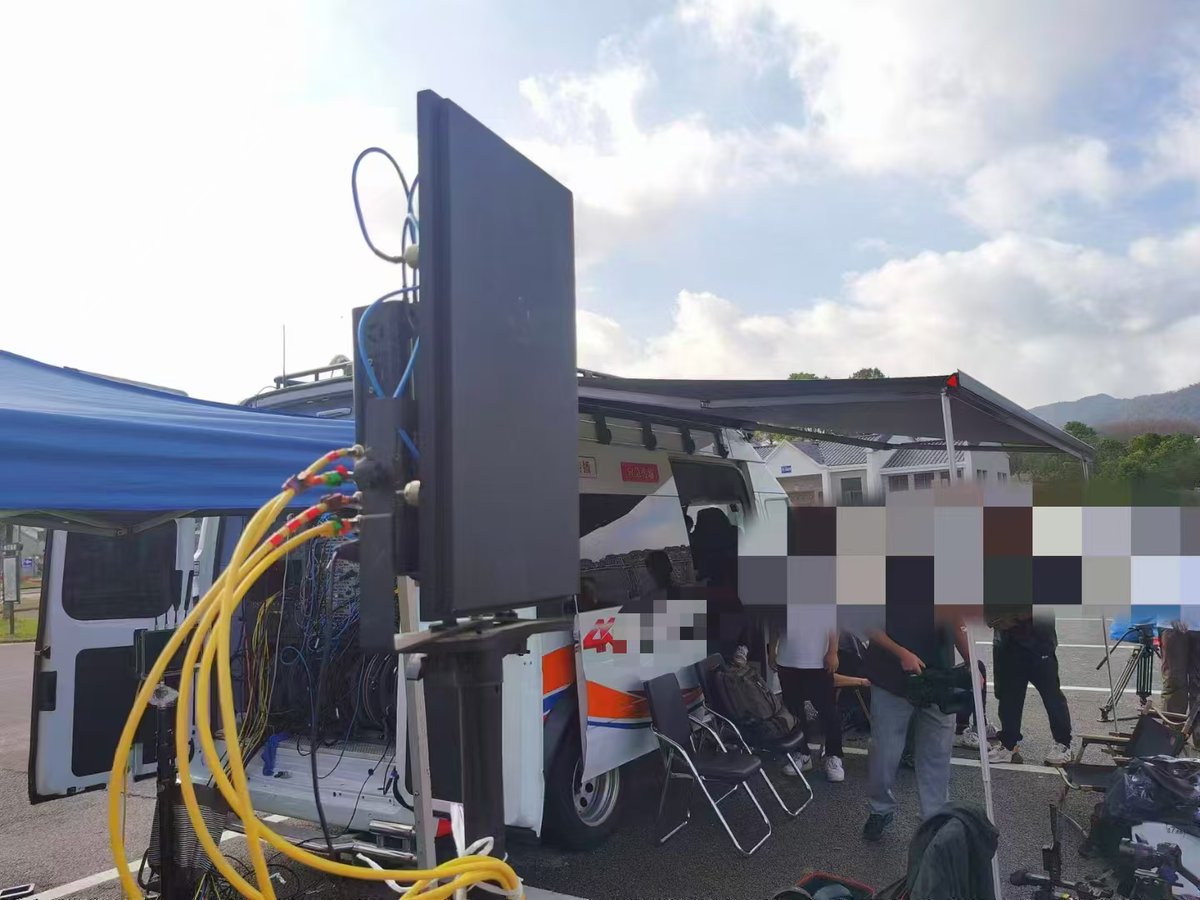 CVWCrystalVideo's tweet photo. The panel antenna significantly extends the range of the wireless video transmission system, increasing it by over 1000 meters from the original distance. https://t.co/ZA1ZklITsh