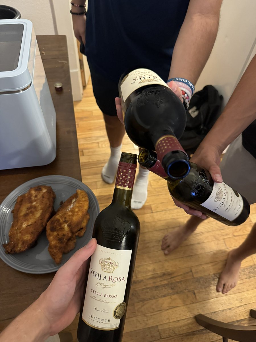tobiasclubber's tweet photo. cheers to trump and the chicken cutlets #italianamericansfortrump https://t.co/7LX2YDjYzm