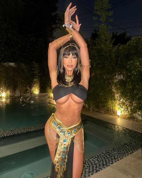 Watch Lauren Blake's leaked NSFW photo on TwXstars