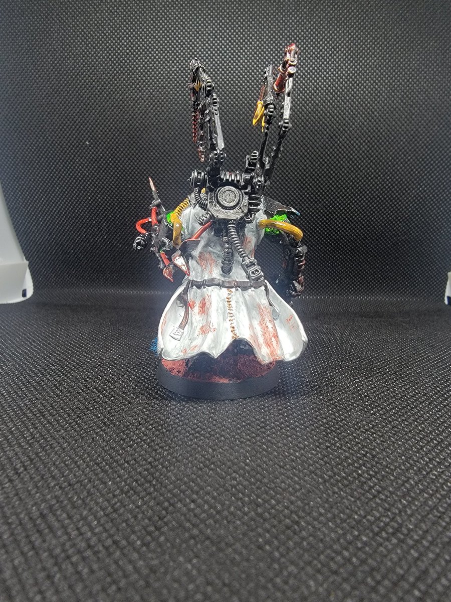 WAAAGHlock's tweet photo. I haven't done any hobbying in like a year now, but there's some stuff I haven't posted yet so here we go

Mad Dok Urt'Good, he's a crazy doctor, even by ork standards, and his surgeries always "Urt So Good" at least for him, of course https://t.co/FSOSq68Dp5